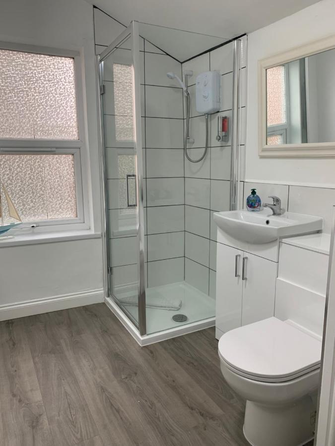 קינגסטון אפון הול Platform Avenues Apartment 2 With Free Street Parking מראה חיצוני תמונה